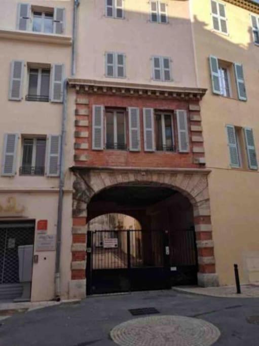 Jolie 3 pièces avec terrasse au vieux port, à 2 pas des plages et du palais. Cannes Extérieur photo